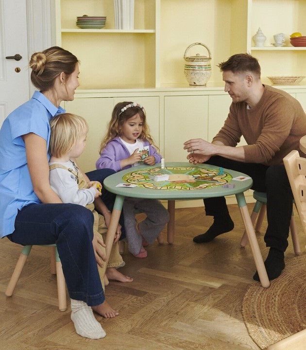 Stokke® MuTable™ Bundle Mesa de Juegos y 2 Sillas - Clover Green